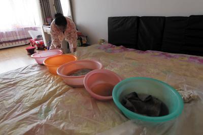 铁岭楼上漏水，住户失联，小区没物管，业主维权难！律师来支招……
